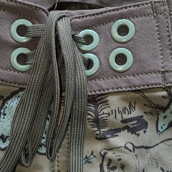 *Host pick* Wildlife! North Face board shorts - Picture 4 of 16